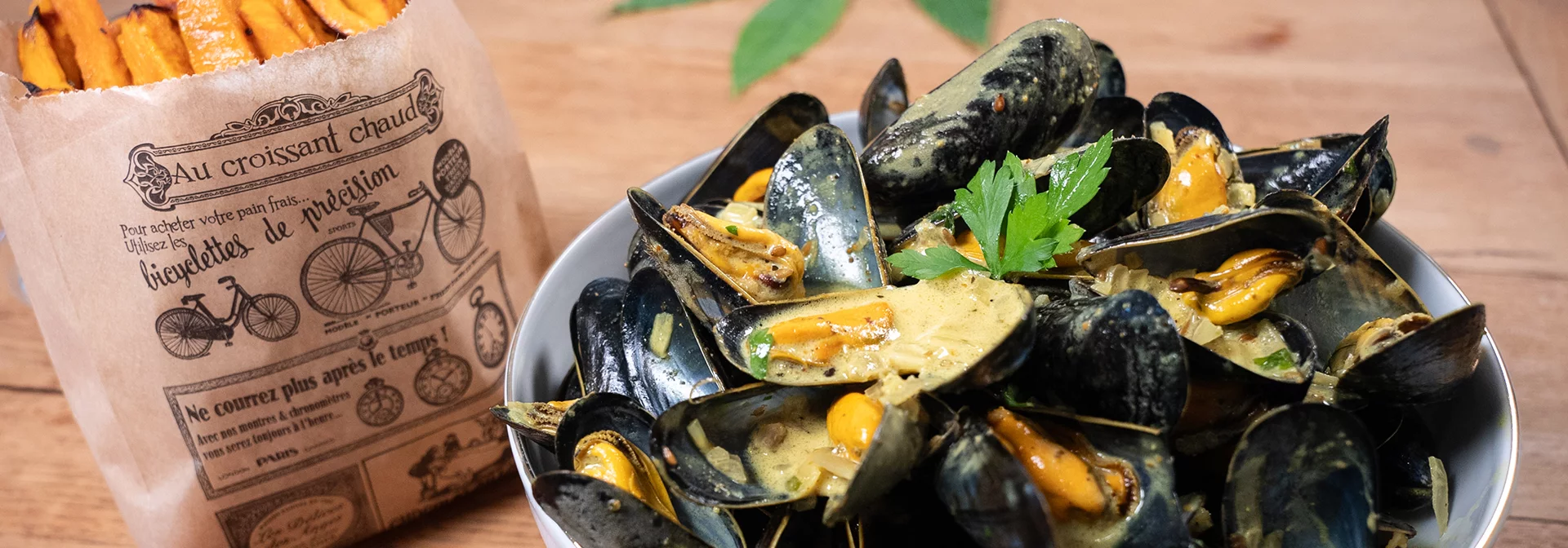 Recette : Moules au zaatar, curry et frites de patate douce