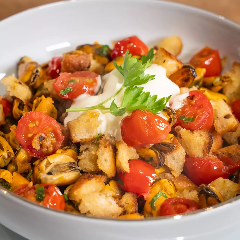 Moules crousti-fondantes à la mie dorée et tomates cerises